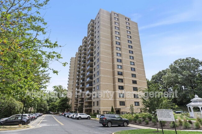 309 Yoakum Pkwy