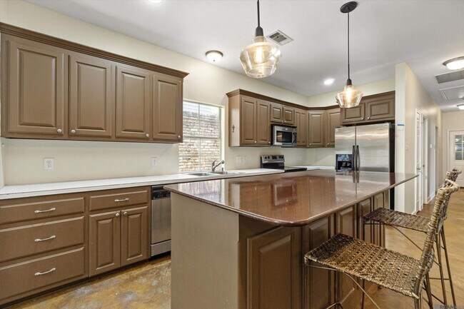 Photo - 270 Stoney Creek Ave