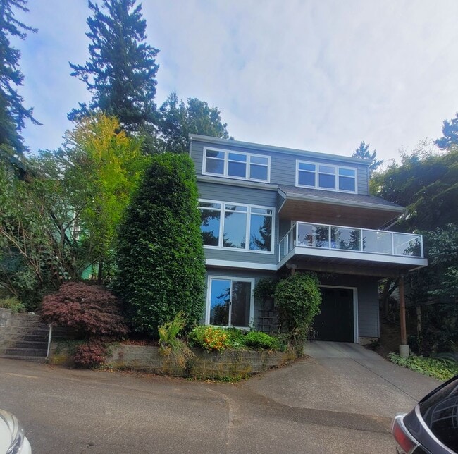 Building Photo - Beautiful South Hill Home with Bay Views 3...