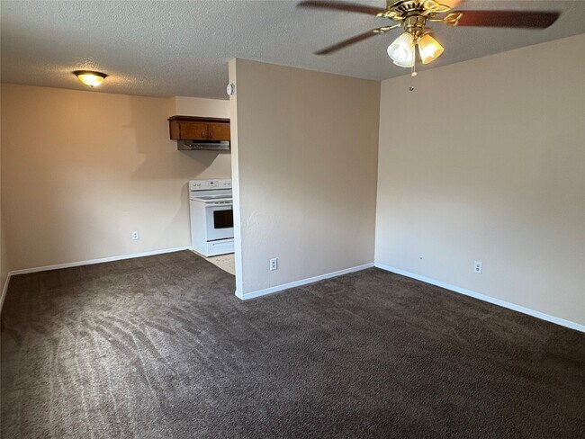 Photo - 405 Oak St