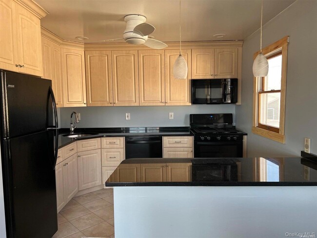 563 Neptune Blvd Unit Upper