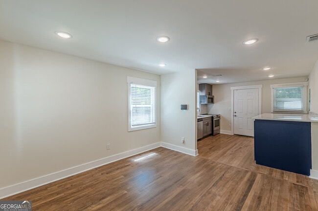 Photo - 1739 Cahoon St SW