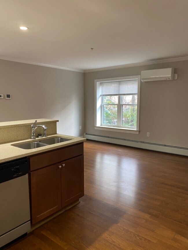 Photo - 1040 Delaware