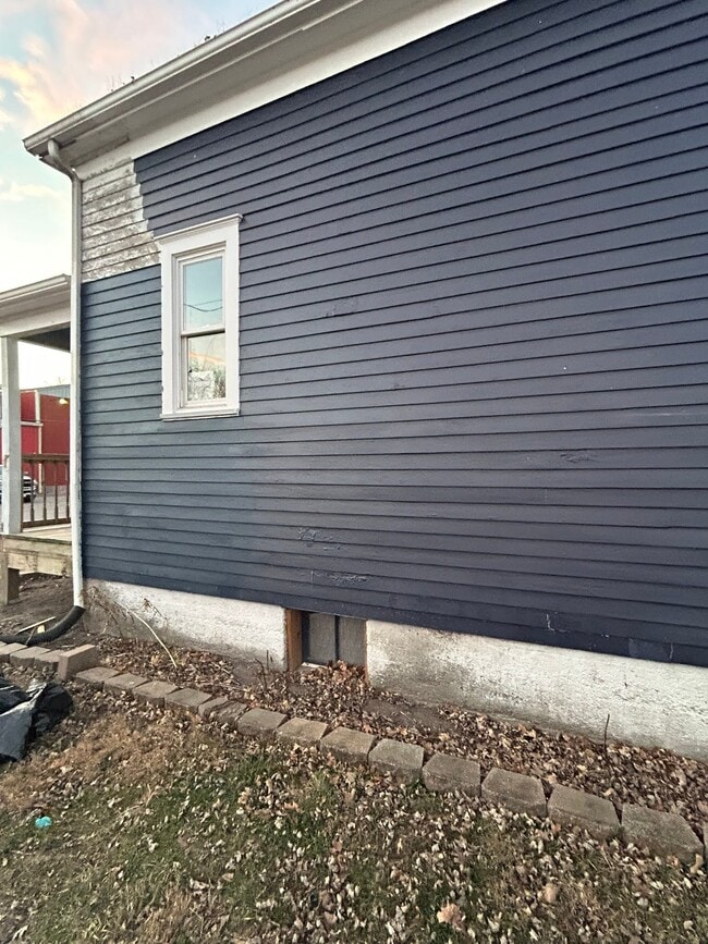 Photo - 106 S Benton St