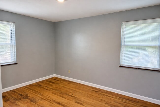 Photo - 5517 Surrey Ave