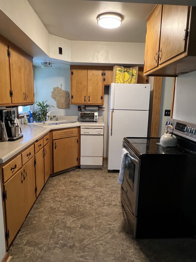 Photo - 541 N 109th St