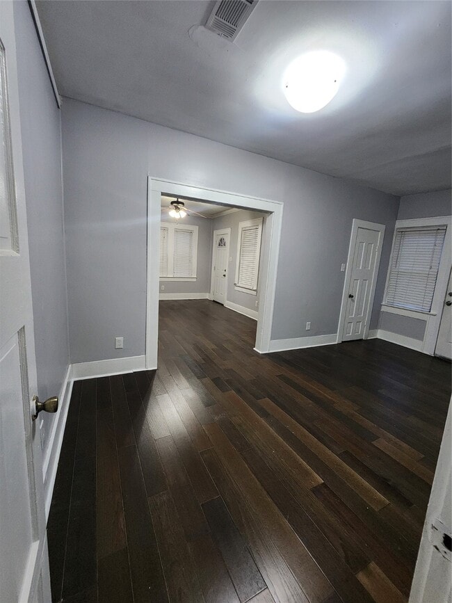 Photo - 2504 Isabella St