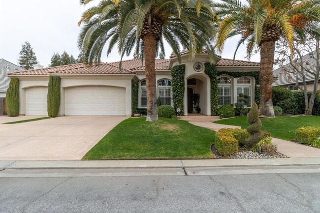 Luxurious Furnished Spanish-Style Home wit... - Luxurious Furnished Spanish-Style Home wit...