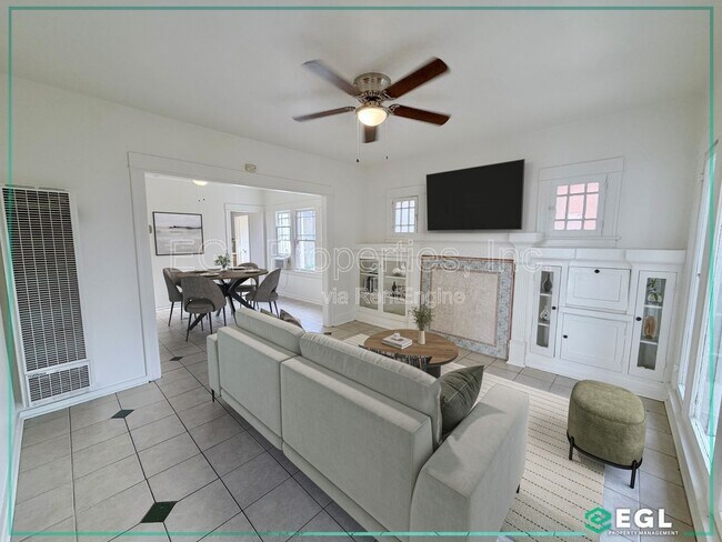 Building Photo - 816 Forest Ave