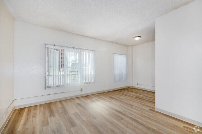 1BR, 1BA - 750SF - Living Room