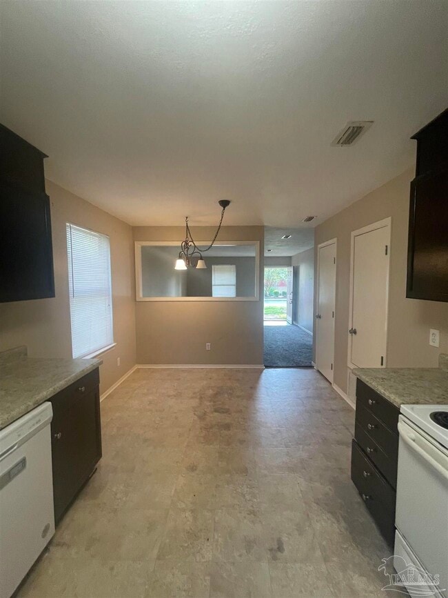 Photo - 10047 Hillview Rd