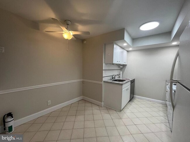 Photo - 115 E Kings Hwy Apartment Unit #183