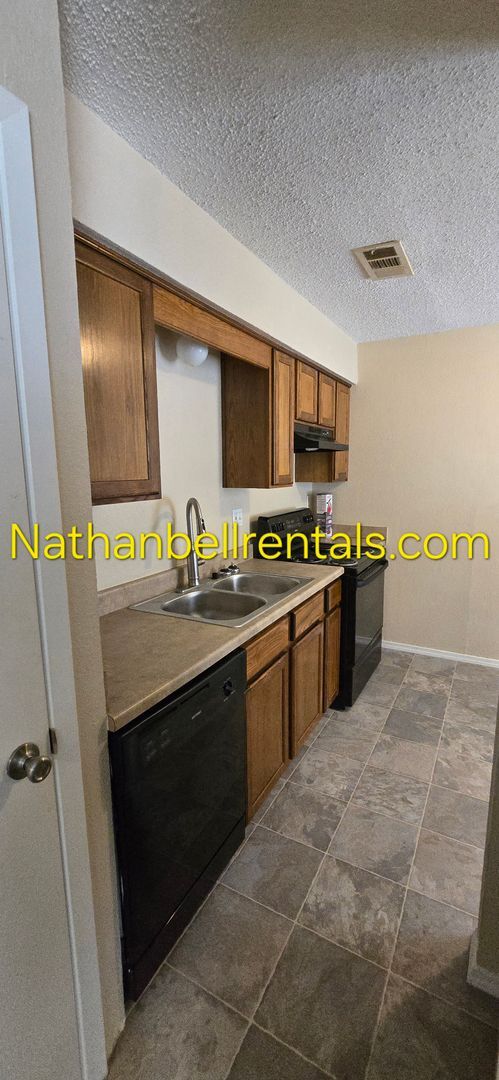 Photo - 1665-1679-1679 Ballard Dr Unidad 1667