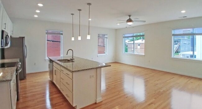 Photo - 1219 Bainbridge St Unit B