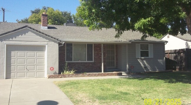 Building Photo - Three bedroom 1 bath with central heat and... Rental