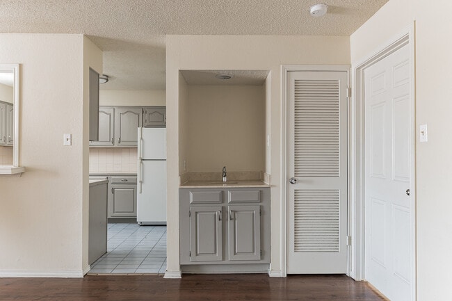 Photo - Vintage Square Apartments, McAllen, TX