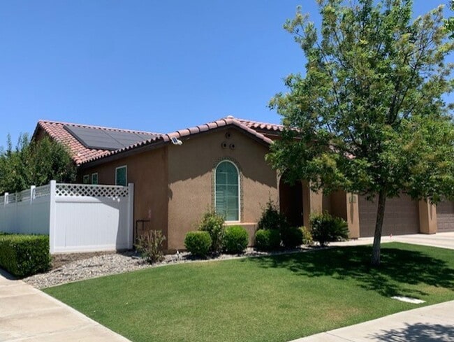 Photo - Beautiful 4 Bedroom / 3 Bathroom home in t...