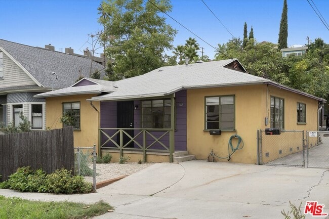 Building Photo - 821 Laveta Terrace