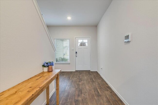 Photo - 125 Frogmore Lp