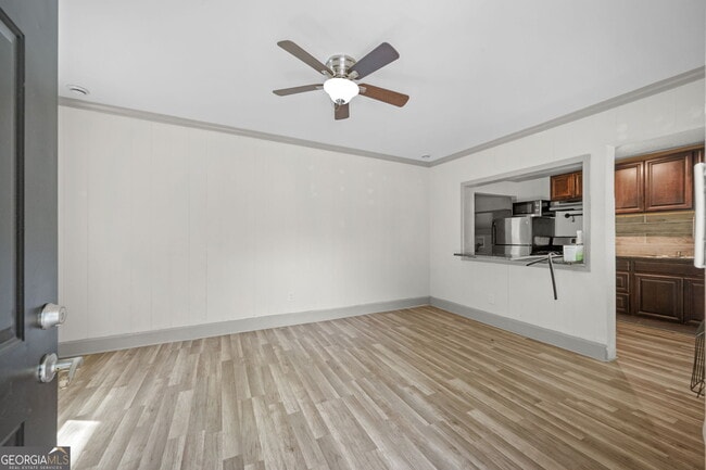 Photo - 590 Glen Iris Dr NE Unidad C