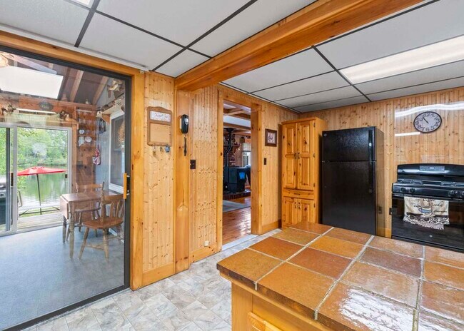 Photo - 7 Kincaid Ln