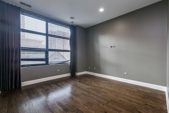 Photo - 150 W Superior St Unit 808