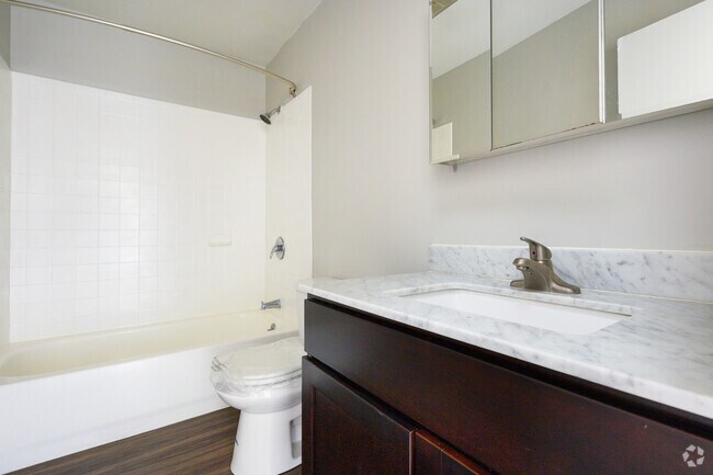 2HAB, 1BA - 900 ft²
