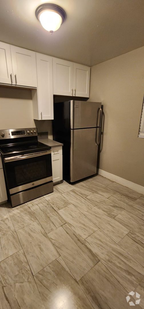 Building Photo - Charming 2 Bed, 2 Bath Apartment in Las Vegas Unit 1