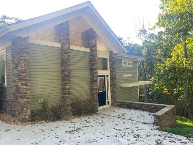 Photo - 515 Lakeview Dr