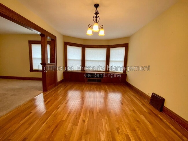 Photo - 137 N Wabash Ave