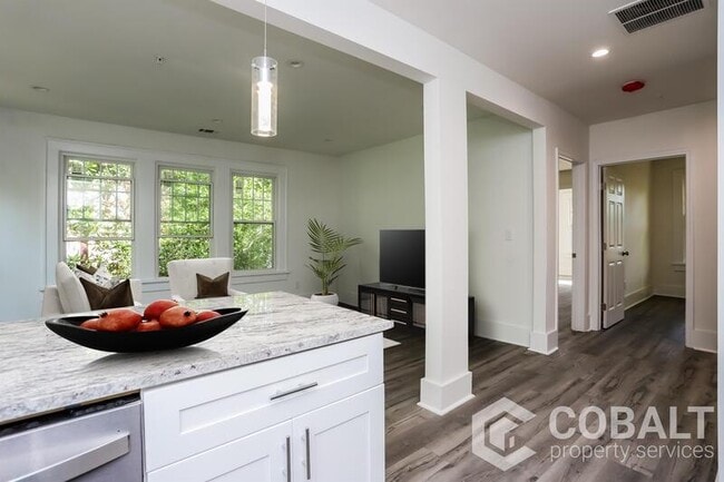 Photo - 678 Moreland Ave NE