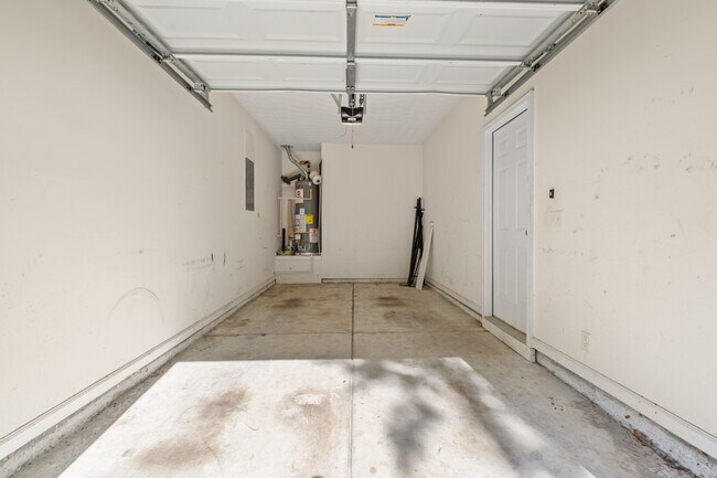 Photo - 6225 Shenfield Ln