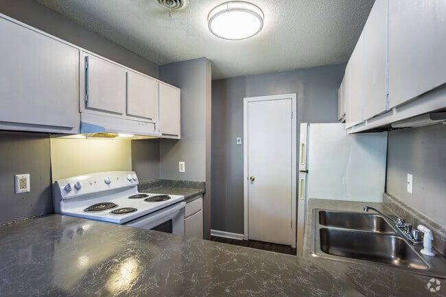 2BR, 1.5BA - 1,010SF - Kitchen