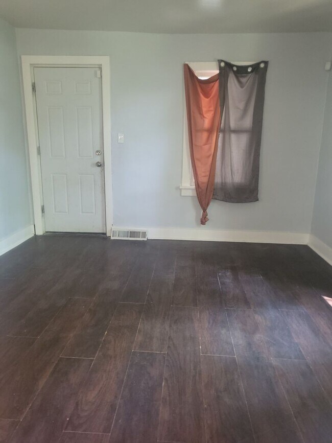 Photo - 2529 Jarman St