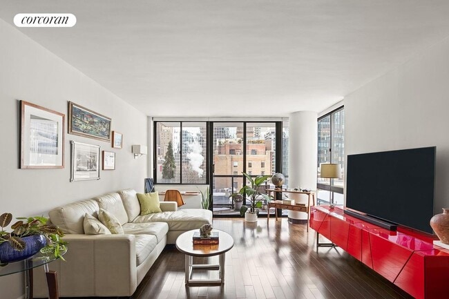 Building Photo - 255 E 49th St