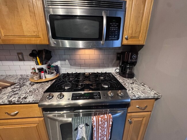 Building Photo - 425 Atlanta Ct Unit 425