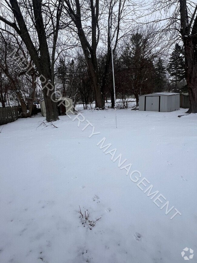 Building Photo - 2 Bedroom Saginaw Twp Bungalow Rental