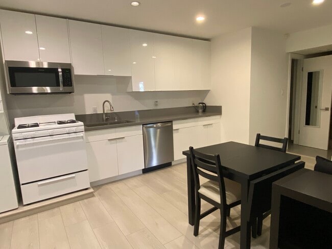 Photo - 807 Westholme Ave Unit furnished studio