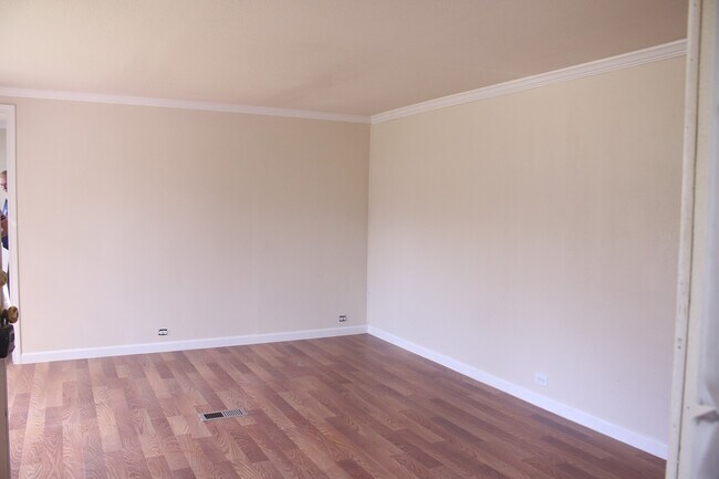 Building Photo - 2001 Alex Unit A Rental