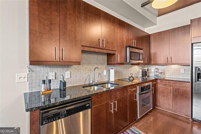 Photo - 1261 Caroline St NE