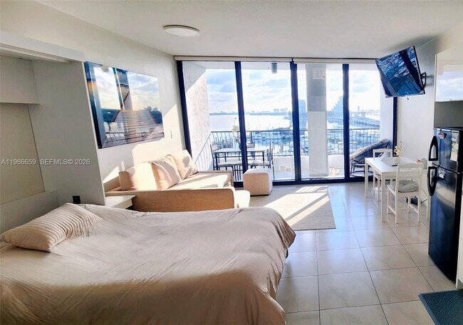 Photo - 555 NE 15th St Unidad 516