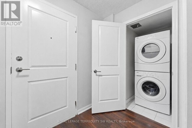 Photo - 35 Bastion St Unit 513