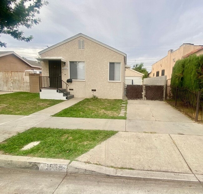 Building Photo - 1-bed, 1-Bath House in Carson $2,100