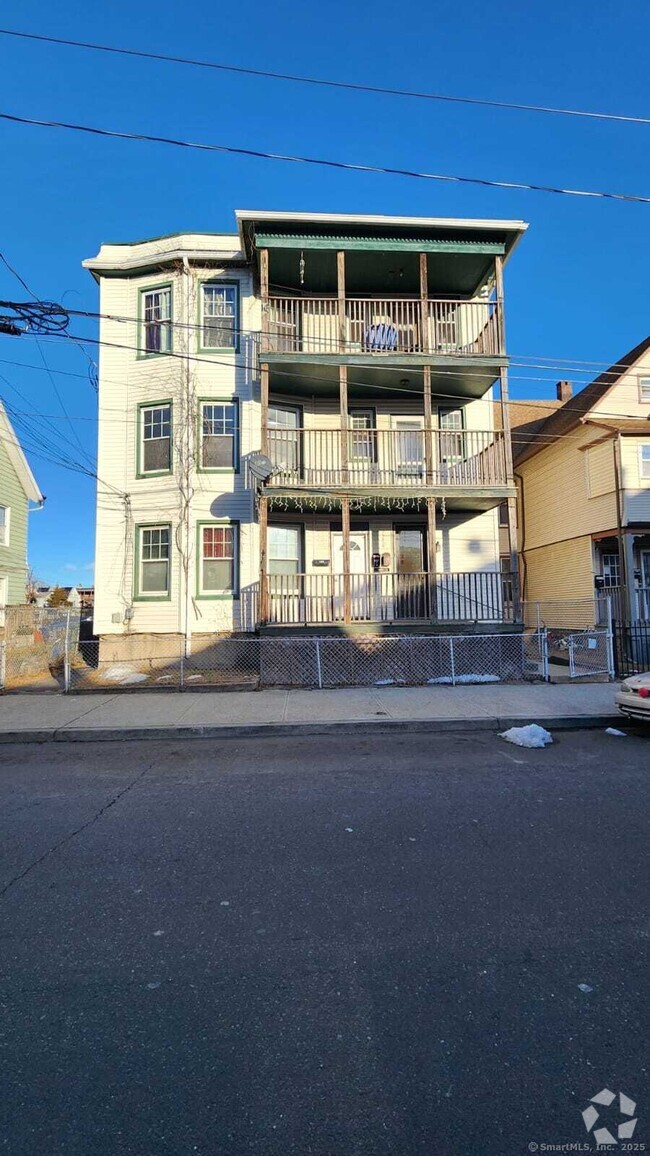 Building Photo - 266 Brooks St Unit 2nd Fl. Rental