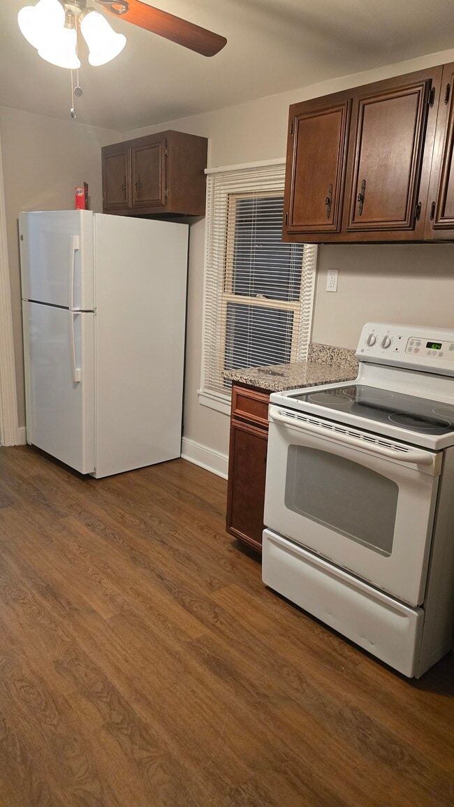 Kitchen - 102 S Frederick St Unit B