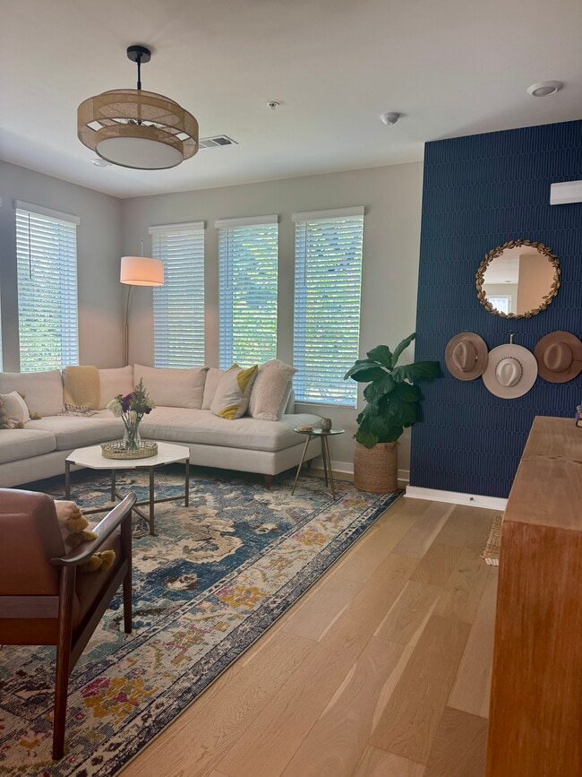 Photo - 407 Pratt Dr SE