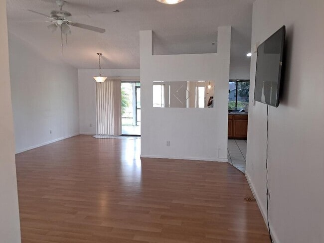 Photo - 462 SW Dalton Cir