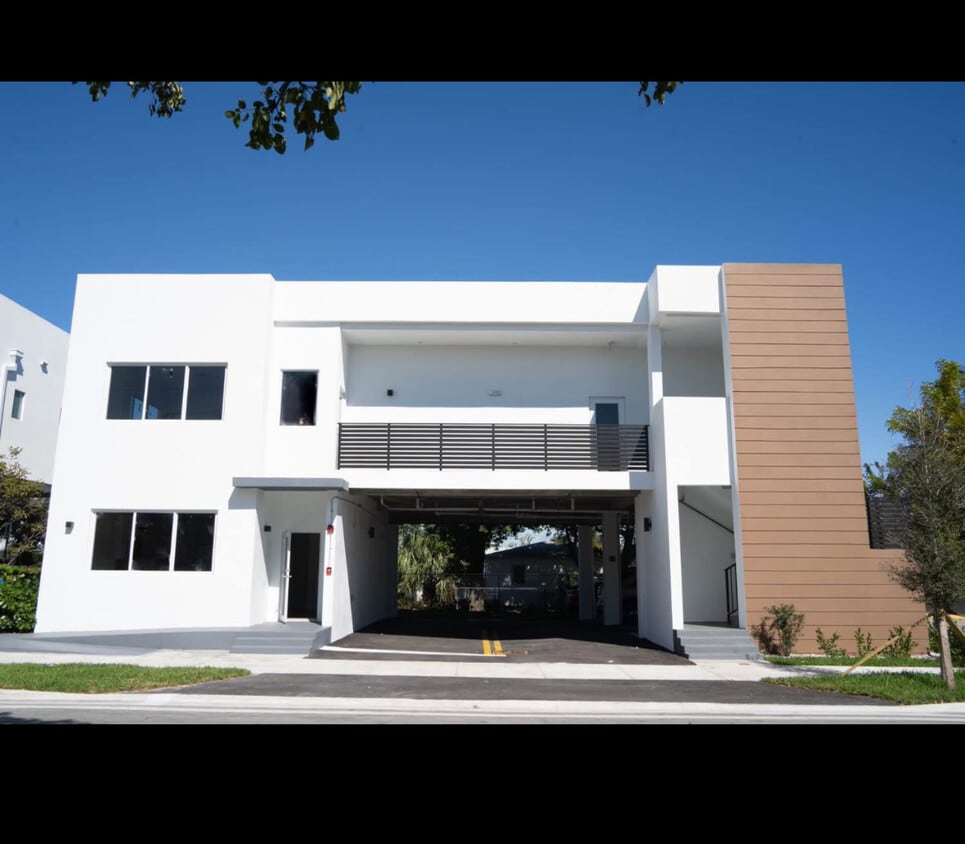Photo - 500 Foster Rd (Hallandale Beach, FL)