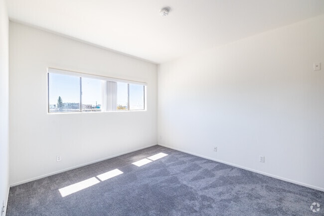 1BR, 1BA - 800SF - Bedroom