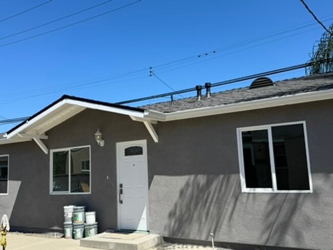 Building Photo - Bayla St Unit 11241 1/2 Bayla Street - Back house